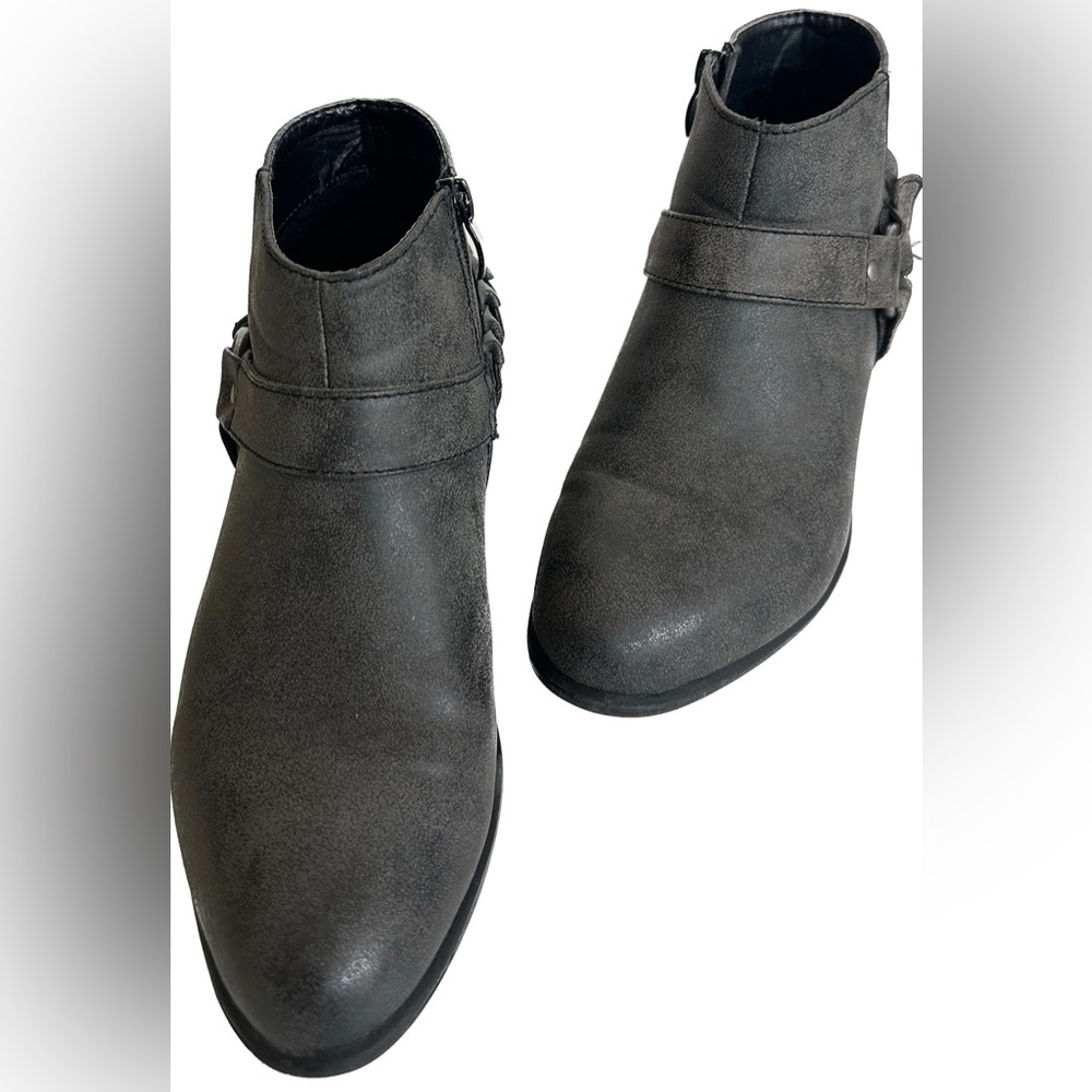 Bamboo Women's Gray Ankle Pointed Toe Boots Size 6